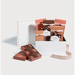 Boite cadeau Madeleine sur un fond gris