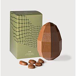 Grand Œuf de Pâques Chocolat Lait sur fond gris