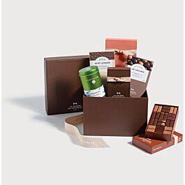 Boite cadeau Saint-Honoré sur fond gris